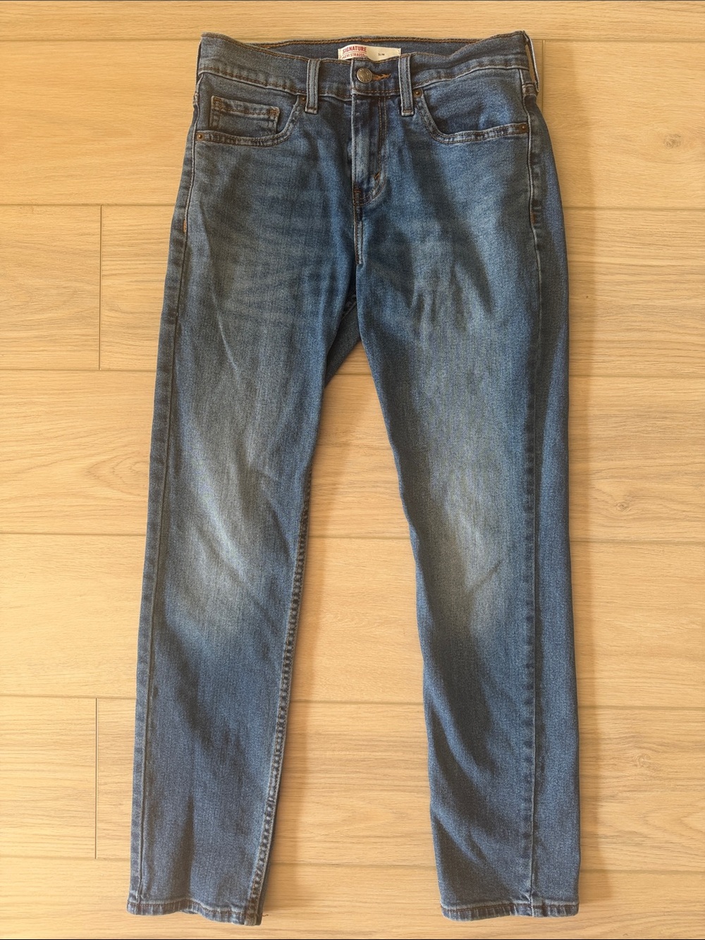 Signature by Levi Strauss Slim Straight Jeans in Faded Blue Denim